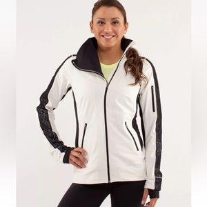 Lululemon Womens Run Draft Dodger Jacket Cream Black Lace Asymmetric